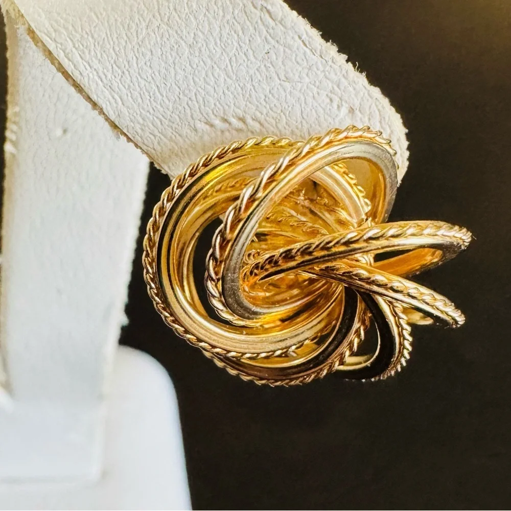 Vintage 14K Yellow Gold Knot Swirl Earrings